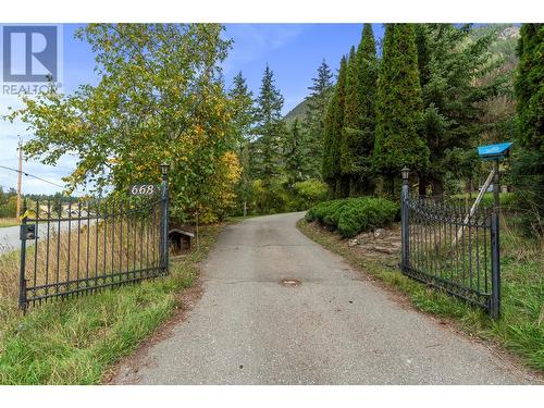 668 Mobley Road, Tappen, BC - Outdoor