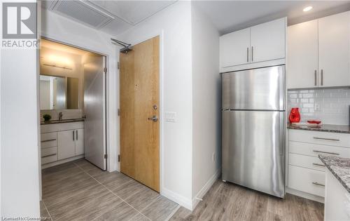 60 Charles Street West Street Unit# 2601, Kitchener, ON - Indoor Photo Showing Kitchen