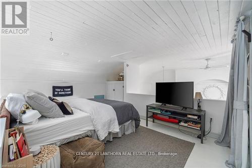 3201 County Rd 8 Road, Prince Edward County (North Marysburgh), ON - Indoor Photo Showing Bedroom