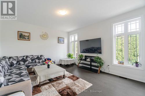 59 Raspberry Ridge Avenue, Caledon, ON - Indoor Photo Showing Living Room