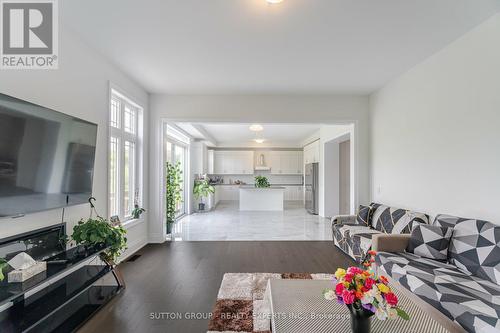 59 Raspberry Ridge Avenue, Caledon, ON - Indoor Photo Showing Living Room