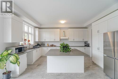 59 Raspberry Ridge Avenue, Caledon, ON - Indoor Photo Showing Kitchen With Double Sink