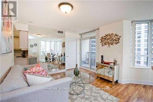 1218 - 15 Northtown Way, Toronto, ON - Indoor Photo Showing Living Room