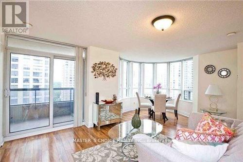 1218 - 15 Northtown Way, Toronto, ON - Indoor Photo Showing Living Room