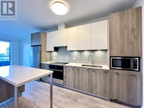 310 - 38 Water Walk Drive, Markham, ON - Indoor Photo Showing Kitchen With Double Sink With Upgraded Kitchen