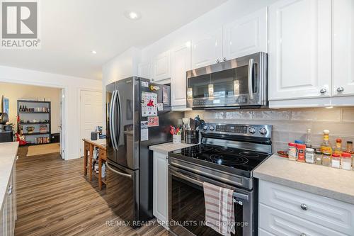 210 - 399 Elizabeth Street, Burlington, ON - Indoor Photo Showing Kitchen