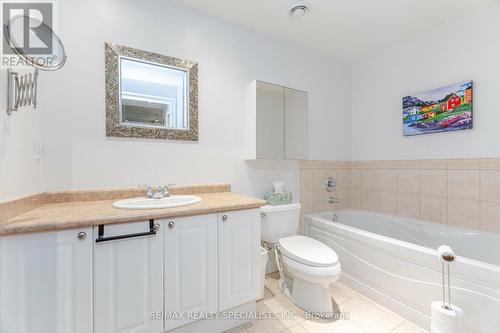 210 - 399 Elizabeth Street, Burlington, ON - Indoor Photo Showing Bathroom