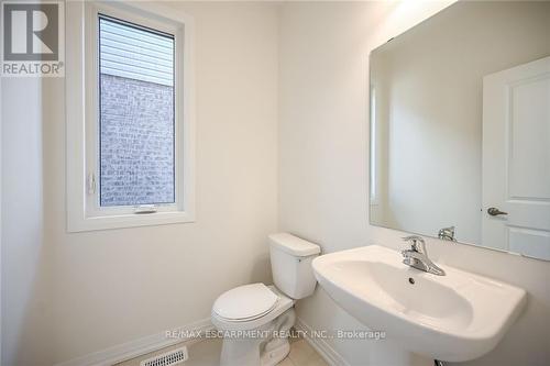 377 Provident Way, Hamilton, ON - Indoor Photo Showing Bathroom