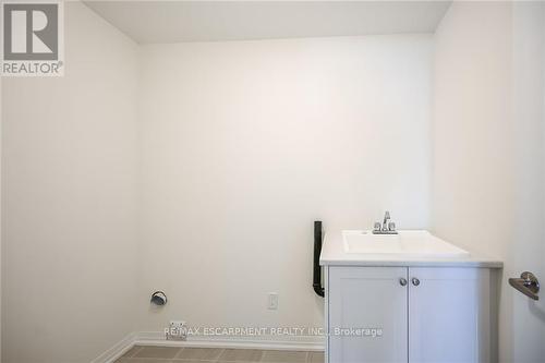 377 Provident Way, Hamilton, ON - Indoor Photo Showing Other Room