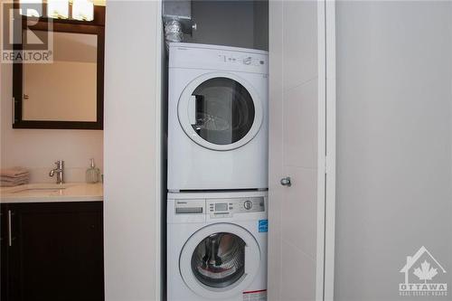 40 Nepean Street Unit#2306, Ottawa, ON - Indoor Photo Showing Laundry Room