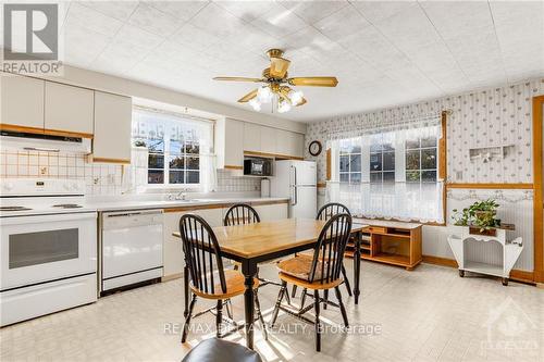 1601 Landry Road, Clarence-Rockland, ON - Indoor Photo Showing Kitchen