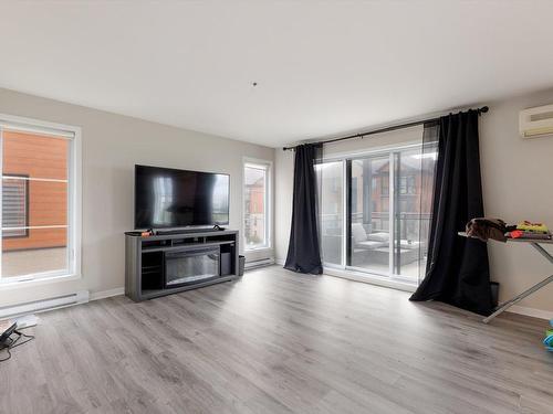 Living room - 303-3157 Boul. De La Gare, Vaudreuil-Dorion, QC - Indoor Photo Showing Living Room