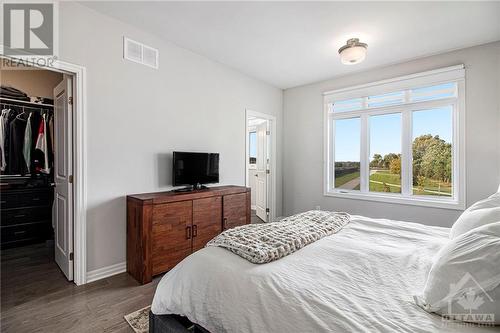 646 Mikinak Road, Ottawa, ON - Indoor Photo Showing Bedroom