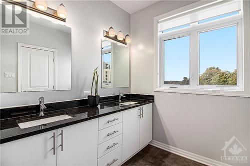 646 Mikinak Road, Ottawa, ON - Indoor Photo Showing Bathroom