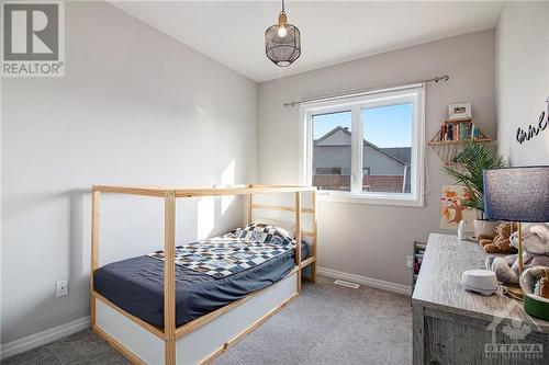 646 Mikinak Road, Ottawa, ON - Indoor Photo Showing Bedroom