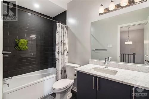 646 Mikinak Road, Ottawa, ON - Indoor Photo Showing Bathroom