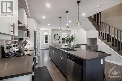 646 Mikinak Road, Ottawa, ON - Indoor Photo Showing Kitchen With Double Sink With Upgraded Kitchen