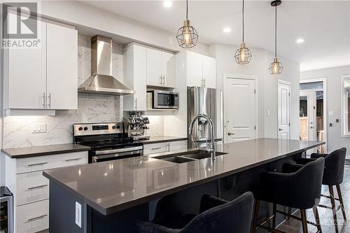 646 Mikinak Road, Ottawa, ON - Indoor Photo Showing Kitchen With Double Sink With Upgraded Kitchen