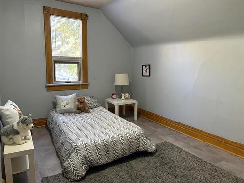 22 10Th Street Sw, Portage La Prairie, MB - Indoor Photo Showing Bedroom