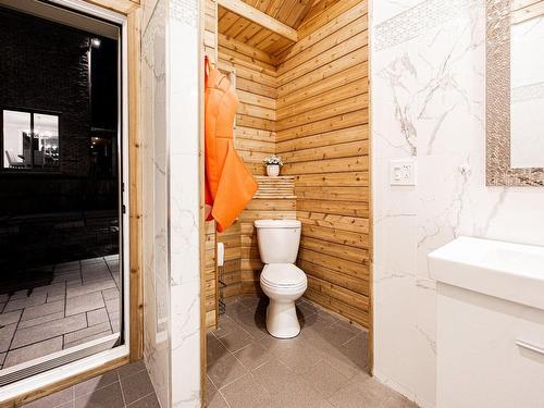 Bathroom - 18 Tsse Pagé, Montréal (L'Île-Bizard/Sainte-Geneviève), QC - Indoor Photo Showing Bathroom