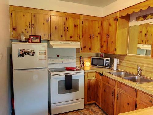 Kitchen - 2 Rue Fraser, Matapédia, QC - Indoor Photo Showing Kitchen With Double Sink