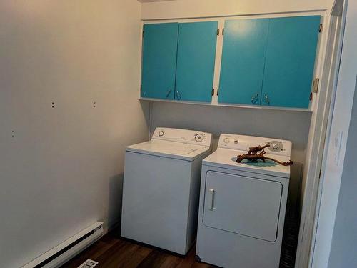 Bathroom - 2 Rue Fraser, Matapédia, QC - Indoor Photo Showing Laundry Room