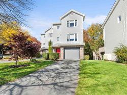 25 Chelmsford Place  Halifax, NS B3M 4R2