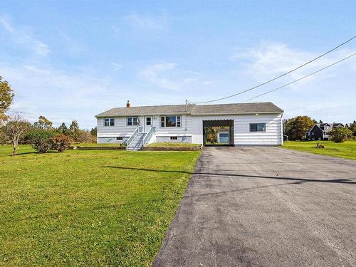 25 Publicover Loop, Blandford, NS 