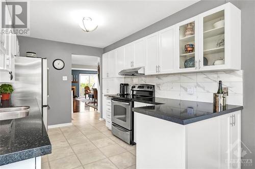 6165 Oak Meadows Drive, Ottawa, ON - Indoor Photo Showing Kitchen