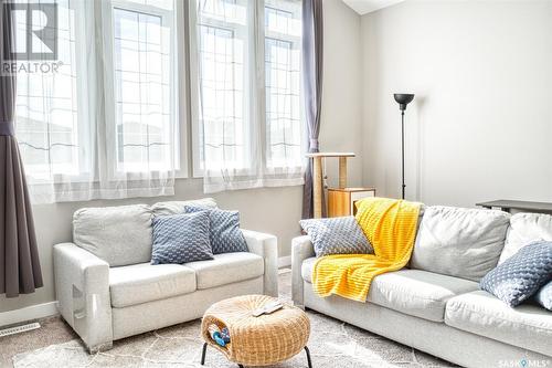 309 Germain Manor, Saskatoon, SK - Indoor Photo Showing Living Room