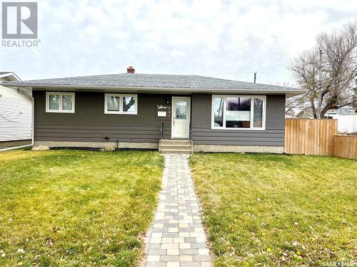 621 Central Avenue S, Swift Current, SK - Outdoor