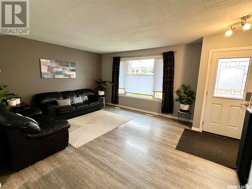 621 Central Avenue S, Swift Current, SK - Indoor Photo Showing Living Room