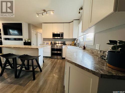 621 Central Avenue S, Swift Current, SK - Indoor Photo Showing Kitchen