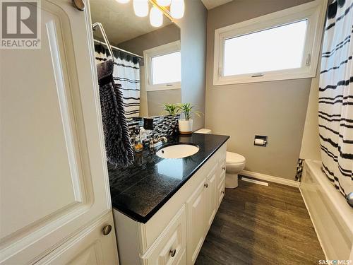 621 Central Avenue S, Swift Current, SK - Indoor Photo Showing Bathroom