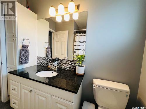 621 Central Avenue S, Swift Current, SK - Indoor Photo Showing Bathroom