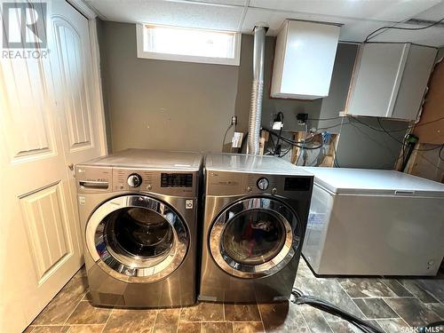 621 Central Avenue S, Swift Current, SK - Indoor Photo Showing Laundry Room