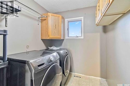 402 7Th Avenue W, Watrous, SK - Indoor Photo Showing Laundry Room