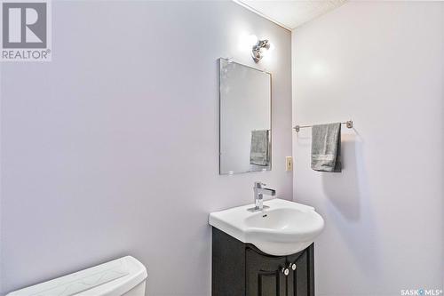 402 7Th Avenue W, Watrous, SK - Indoor Photo Showing Bathroom