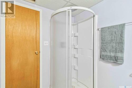 402 7Th Avenue W, Watrous, SK - Indoor Photo Showing Bathroom