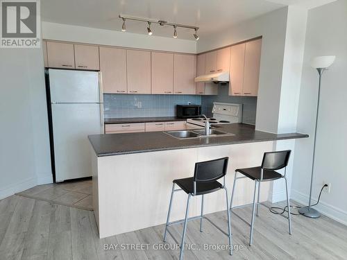 601 - 48 Suncrest Boulevard, Markham, ON - Indoor Photo Showing Kitchen With Double Sink