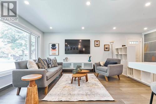 36 Farley Crescent, Toronto, ON - Indoor Photo Showing Living Room