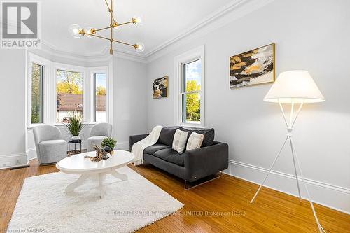 341 23Rd Street W, Owen Sound, ON - Indoor Photo Showing Living Room