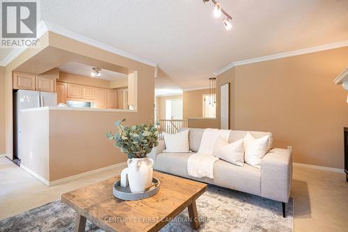 34 - 14 Doon Drive, London, ON - Indoor Photo Showing Living Room