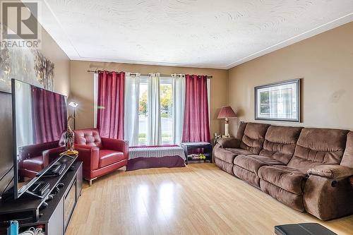 791 Pine St, Sault Ste Marie, ON - Indoor Photo Showing Living Room