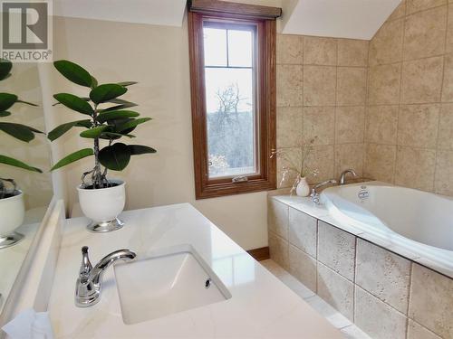 471 Macdonald Ave, Sault Ste Marie, ON - Indoor Photo Showing Bathroom