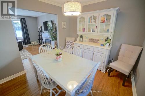 401 Regal Drive, London, ON - Indoor Photo Showing Dining Room