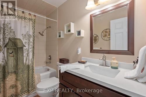 6320 Frog Street, Georgina, ON - Indoor Photo Showing Bathroom