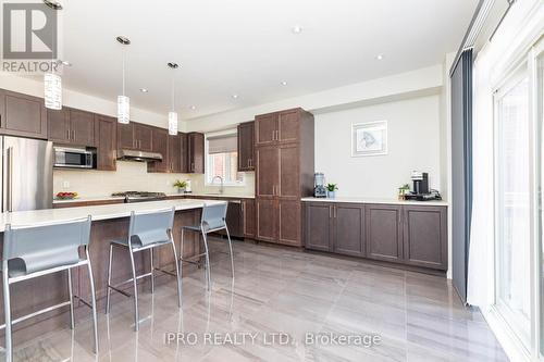 71 Little Britain Crescent, Brampton, ON - Indoor Photo Showing Kitchen With Upgraded Kitchen