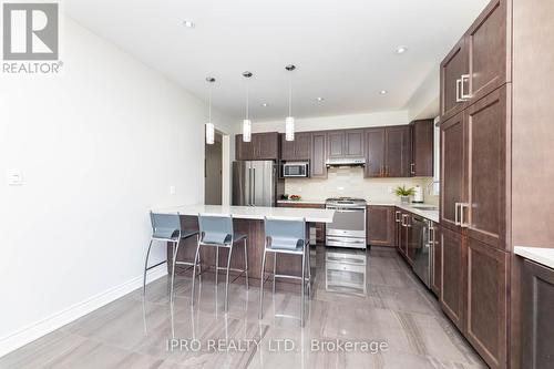 71 Little Britain Crescent, Brampton, ON - Indoor Photo Showing Kitchen With Upgraded Kitchen