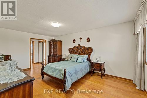 936 Summerbreeze Court, Mississauga, ON - Indoor Photo Showing Bedroom